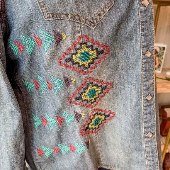 Double D Ranch, Embroidered Denim Shirt Jacket Snap Buttons, Studs, Beads-Large - Picture 5 of 14